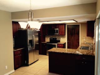 9203 Hazelhurst Dr, Austin TX  78729-3617 exterior