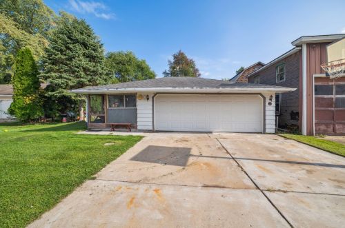 314 Kettle Moraine Dr, Slinger WI 53086-9507 exterior