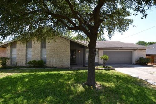 5504 Chadwyck Dr, Austin TX  78723-5414 exterior