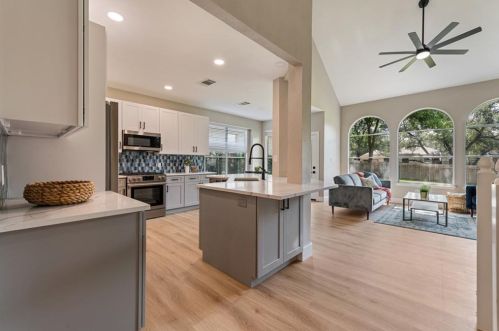 10209 Broomflower Dr, Austin TX 78739-1448 exterior