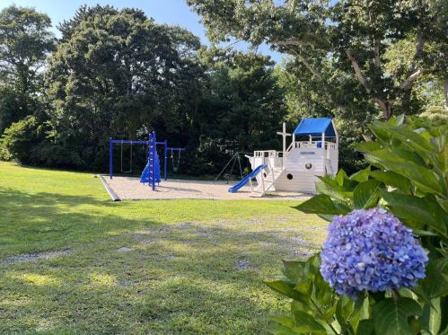 9 Spoondrift Cir, Mashpee MA 02649-5031 exterior