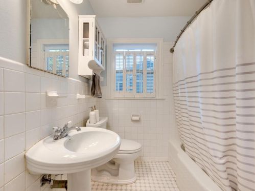 1703 31 St, Austin TX 78705-2148 exterior