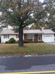 620 Becker Dr, Vineland, NJ 08361-2906