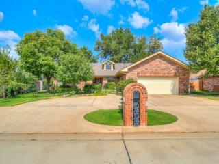 7925 48th St, Bethany, OK 73008-2212