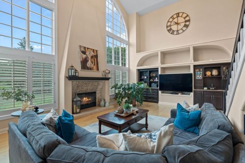 1704 Cedar Bnd, Chenequa WI 53029-8665 exterior