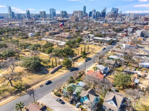 1504 11th St, Austin TX 78702-1909 exterior