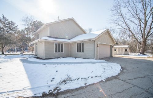 1850 Journeys Dr, Chenequa WI  53029-9367 exterior