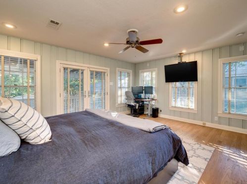 1703 31 St, Austin TX 78705-2148 exterior