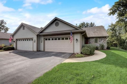 303 Parkview Ct, Chenequa WI exterior