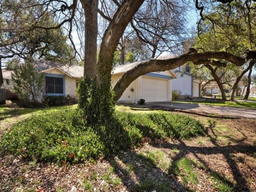 7403 Dallas Dr, Austin TX  78729-7766 exterior