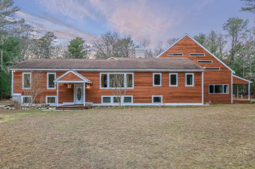 85 Blue Castle Dr, Mashpee MA 02649-3770 exterior