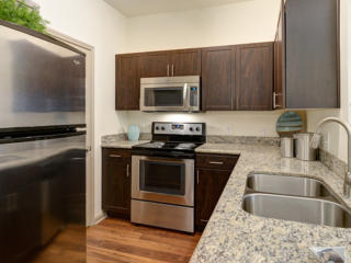 4825 Davis Ln, Austin TX  78749-4599 exterior