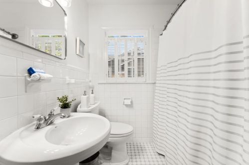 1703 31 St, Austin TX 78705-2148 exterior