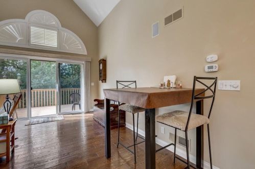 303 Parkview Ct, Chenequa WI exterior