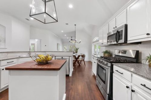 5016 Calhoun Cyn Loop, Austin TX 78735-6450 exterior