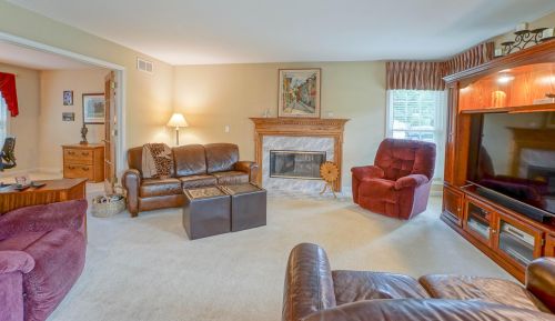 677 Greenway Ter, Chenequa WI 53029-1169 exterior