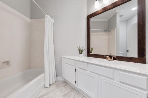 5016 Calhoun Cyn Loop, Austin TX 78735-6450 exterior