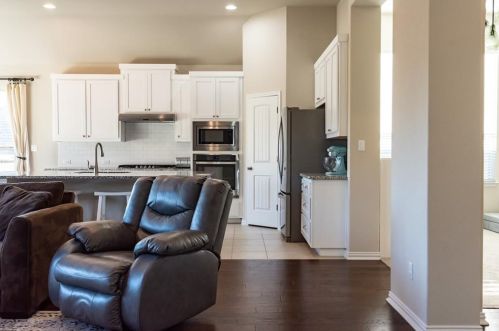 676 Catalina Ln, Austin TX 78737-4715 exterior