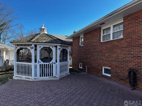 22 Macedulski Ter, Morgan, NJ 08879-1321