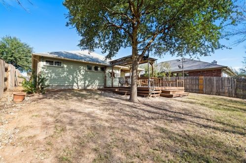 7000 Bay City Bnd, Austin TX 78725-2938 exterior