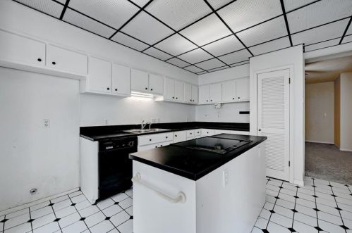 6303 5 Acre Wood St, Austin TX 78746-7125 exterior