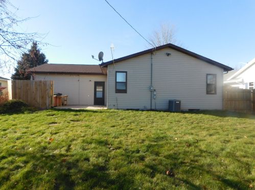 941 42nd St, Manitowoc WI  54220-4700 exterior