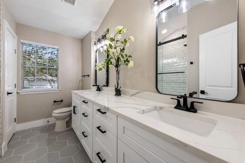 10209 Broomflower Dr, Austin TX 78739-1448 exterior