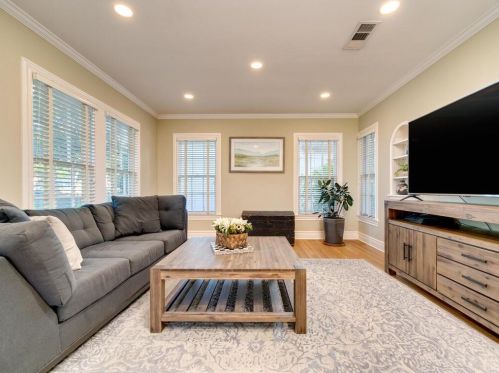 1703 31 St, Austin TX 78705-2148 exterior