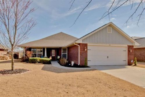 106 Grantham Cir, Madison AL  35756-6009 exterior