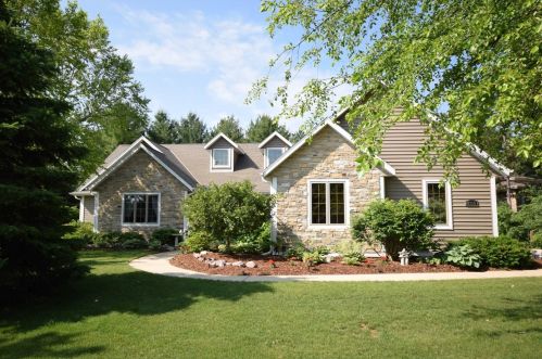 1655 Pine Cove Ct, Slinger, WI 53086-9057