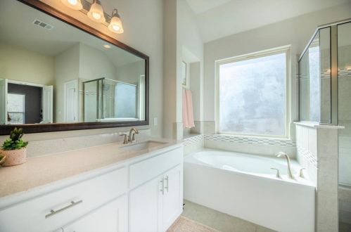 676 Catalina Ln, Austin TX 78737-4715 exterior