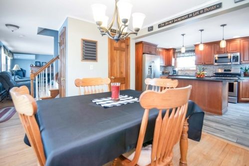 61 Moreau Dr, Chicopee MA 01020-4826 exterior