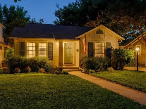 1703 31 St, Austin TX 78705-2148 exterior