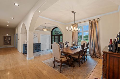 1704 Cedar Bnd, Chenequa WI 53029-8665 exterior