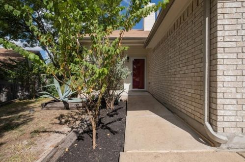 4906 Dovercliff Cv, Austin TX  78754-5025 exterior